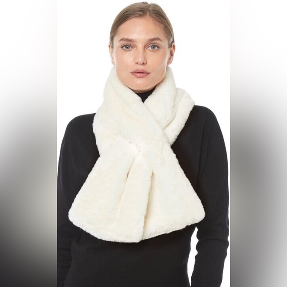 NWT Apparis Bambi Faux Fur Super Soft Scarf Wrap in Ivory - Picture 2 of 4